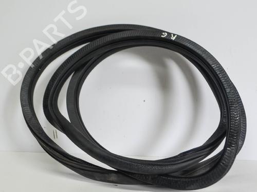 Used Rubber door seal SKODA OCTAVIA II Combi (1Z5) 1.8 TSI 4x4 (160 hp) 14671620