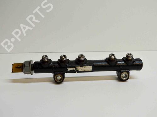 Used Injection rail FORD KUGA II (DM2) 1.5 TDCi (120 hp) 8348131