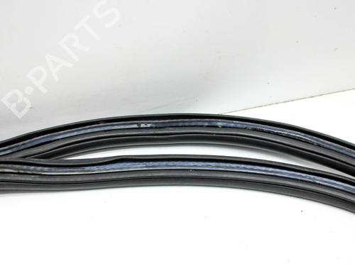 Rubber door seal TESLA MODEL Y (5YJY) EV Performance All-wheel Drive | BP28823073C142 