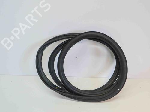 Używane Gumowa uszczelka drzwi AUDI A3 Limousine (8VS, 8VM) 1.5 TFSI (150 hp) 14670728