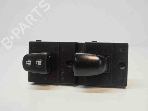 Used Left front window switch NISSAN JUKE (F15) 1.5 dCi (110 hp) 6482601