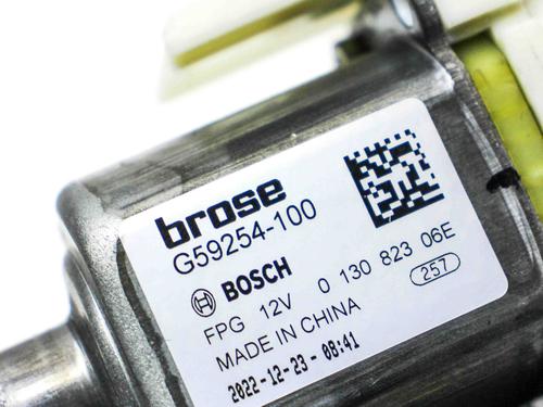 Rudehejsemotor bagstkærm højre TESLA MODEL Y (5YJY) EV Performance All-wheel Drive | BP28823054E22 