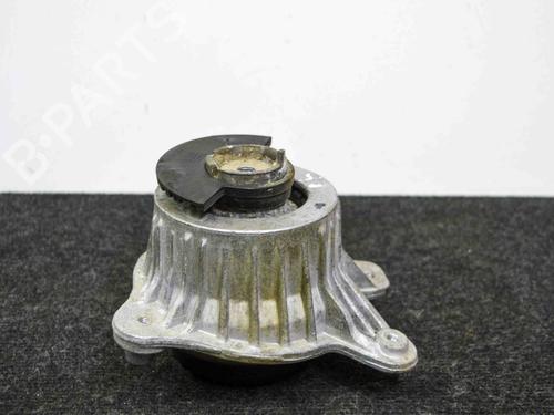 Used Engine mount MERCEDES-BENZ C-CLASS T-Model (S205) C 350 e (205.247) (211 hp) 16143834