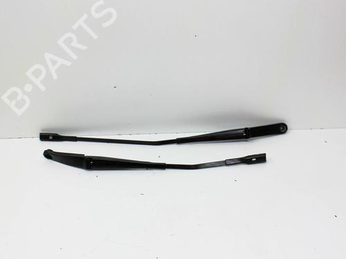 Used Front windshield wiper arm AUDI A4 B9 (8W2, 8WC) 2.0 TFSI quattro (249 hp) 17771773