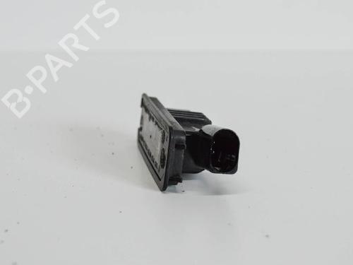 Used Licence plate light VW PHAETON (3D1, 3D2, 3D3, 3D4, 3D6, 3D7, 3D8, 3D9) 3.0 V6 TDI 4motion (224 hp) 14682163