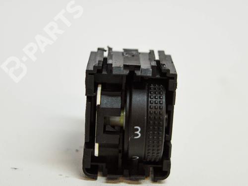 Used Switch VW GOLF VII (5G1, BQ1, BE1, BE2) 1.4 TSI (140 hp) 7741451