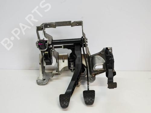 Used Clutch pedal AUDI A4 B8 (8K2) 2.0 TDI (143 hp) 14688930