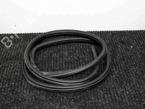 Used Rubber door seal BMW X1 (E84) sDrive 28 i (245 hp) 28821731