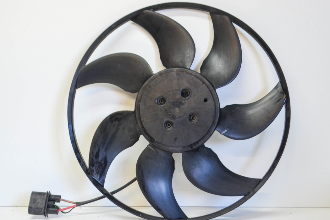 Radiator fan AUDI A4 B9 (8W2, 8WC) 2.0 TDI 7539452 BParts