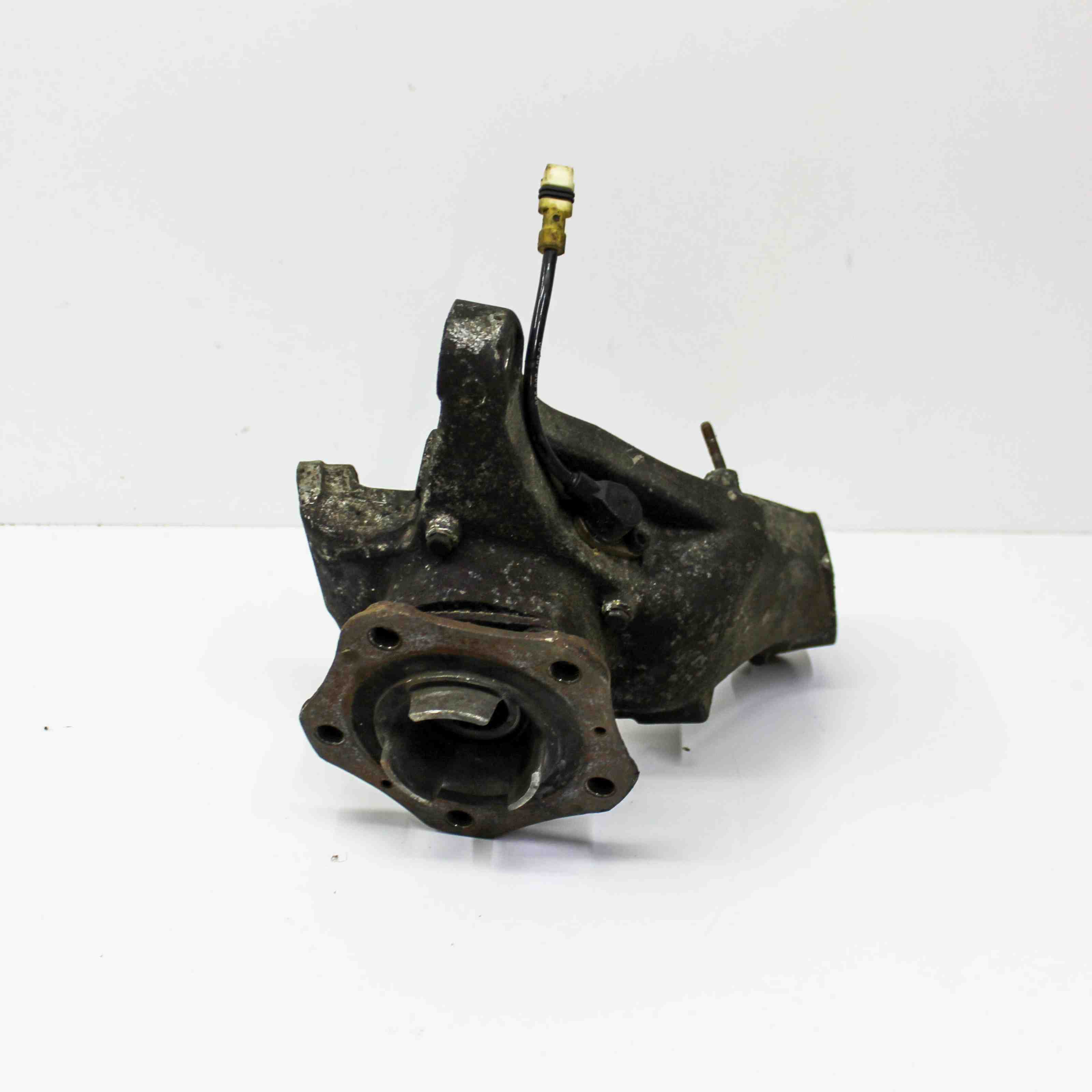 Left front steering knuckle – Porsche 911 Convertible (996) 3.4 Carrera (1998-2001)