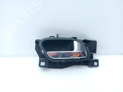 Used Front right interior door handle Front right interior door handle 16688788 16688788