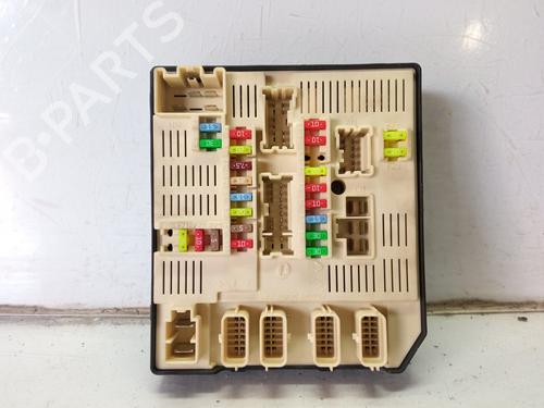 Used Fuse box Fuse box 8813104 8813104