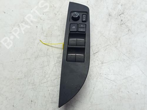 Used Left front window switch TOYOTA COROLLA Hatchback (_E21_, _EA1_, _EH1_) [2018-2025]  31146219