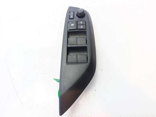 Used Left front window switch Left front window switch TOYOTA YARIS CROSS (MXP_) 1.5 Hybrid All-wheel Drive (MXPJ15) (116 hp) 39071599 39071599