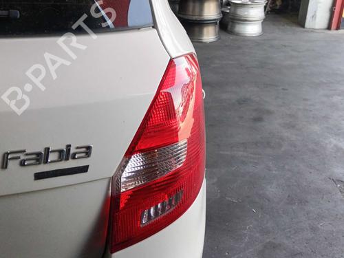 right-taillight-skoda-fabia-ii-542-2006-2007-2008-2009-2010-2011-2012-2013-2014-37695910 main image