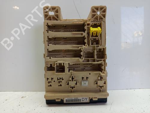 Used Fuse box TOYOTA AVENSIS Saloon (_T25_) 2.0 D-4D (CDT250_, CDT250R) (116 hp) 30873704