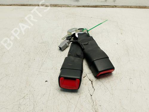 Used Seat buckle Seat buckle TOYOTA YARIS (_P13_) 1.5 Hybrid (NHP130_, NHP130) (101 hp) 39031341 39031341