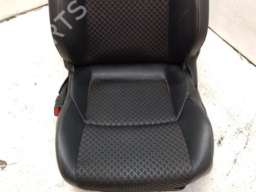 Left front seat TOYOTA YARIS (_P13_) | BP31191472C15
