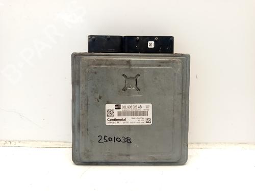 Used Engine control unit (ECU) Engine control unit (ECU) SEAT LEON (1P1) 1.6 TDI (105 hp) 33203825 33203825