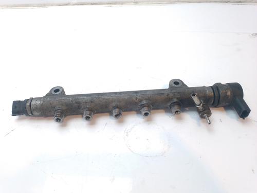 Used Injection rail Injection rail 21050679 21050679