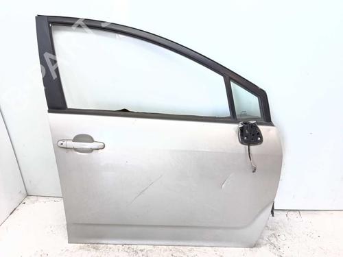 Used Right front door Right front door TOYOTA COROLLA Verso (ZER_, ZZE12_, R1_) 2.2 D-4D (AUR10_, AUR10R) (136 hp) 40611353 40611353