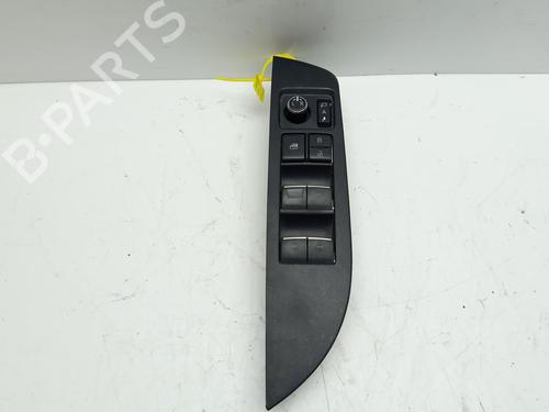 Used Left front window switch TOYOTA COROLLA Estate (_E21_) 2.0 Hybrid (MZEH12) (180 hp) 31161290
