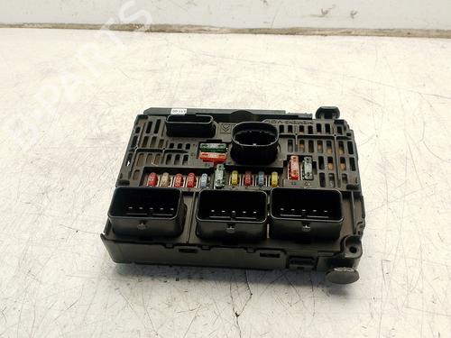 Used Fuse box Fuse box 38085560 38085560
