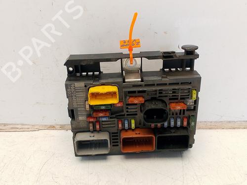 Used Fuse box Fuse box 36701594 36701594