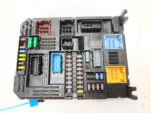 Used Fuse box Fuse box 38085558 38085558
