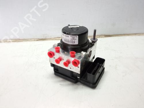 Used ABS pump ABS pump TOYOTA YARIS (_P13_) [2010-2020] 8132572 8132572