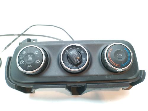 Used Climate control TOYOTA YARIS (_P13_) 1.5 Hybrid (NHP130_, NHP130) (101 hp) 16836388