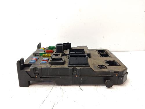 Used Fuse box Fuse box 33038611 33038611