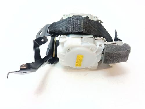 rear-right-seatbelt-toyota-rav-4-v-_a5_-_h5_-2018-37232558 main image