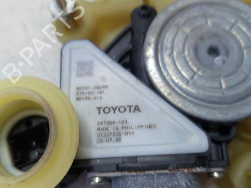 Fensterheber links hinten TOYOTA COROLLA Estate (_E21_) 1.8 VVTi Hybrid (ZWE219) | BP30873668C24