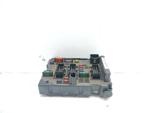 Used Fuse box Fuse box 21663601 21663601