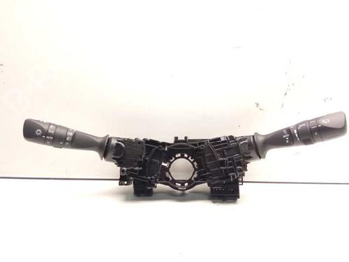 switch-toyota-rav-4-v-_a5_-_h5_-3325017f744-2018-7964240 main image