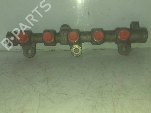 Used Injection rail Injection rail 7957519 7957519