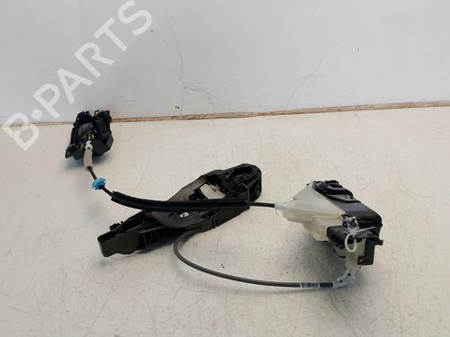 front-right-lock-toyota-proace-verso-bus-mpy_-2016-36164891 main image