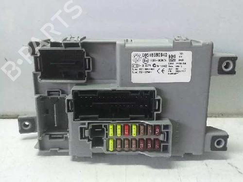 Used Fuse box Fuse box 7958519 7958519