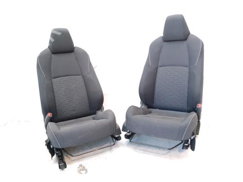 seats-set-toyota-corolla-hatchback-_e21_-_ea1_-_eh1_-710730zx62c2-2018-17812068 main image