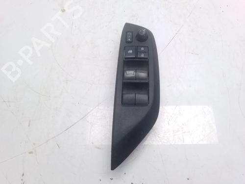 Used Left front window switch Left front window switch TOYOTA YARIS CROSS (MXP_) 1.5 (MXPB10) (125 hp) 33173433 33173433