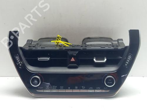climate-control-toyota-corolla-estate-_e21_-2019-31158249 main image