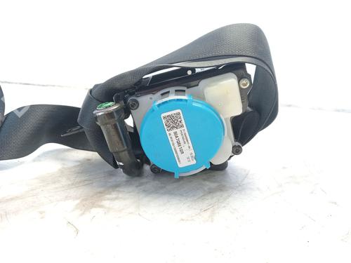 front-right-seatbelt-toyota-yaris-cross-mxp_-2020-31125829 main image