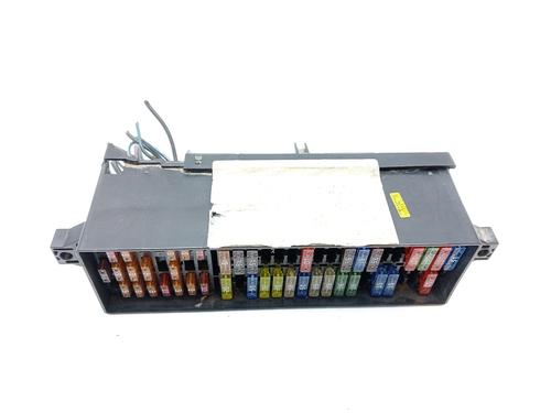 Used Fuse box Fuse box 15581467 15581467