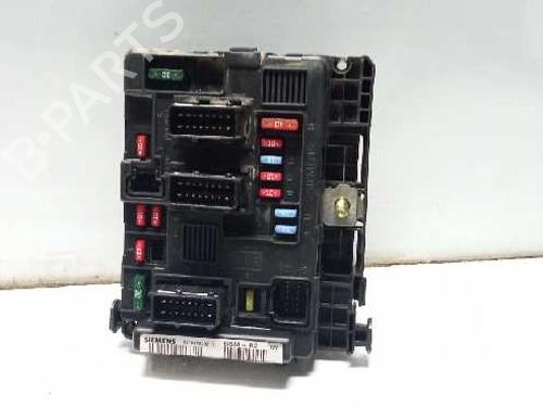 Used Fuse box Fuse box 8728226 8728226