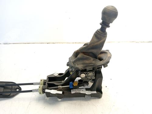 Używane Dźwignia zmiany biegów TOYOTA YARIS (_P13_) [2010-2020]  30688671