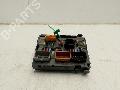 Used Fuse box Fuse box 37537614 37537614
