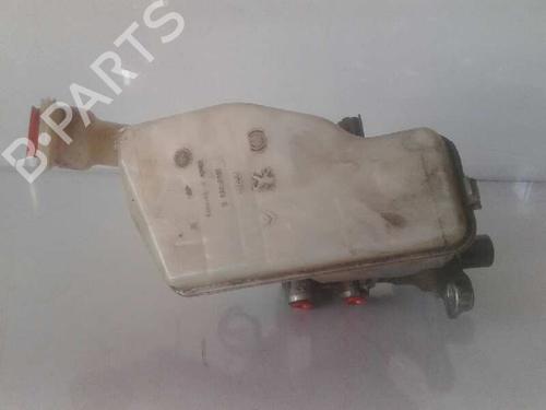 Used Brake master cylinder Brake master cylinder 7956571 7956571