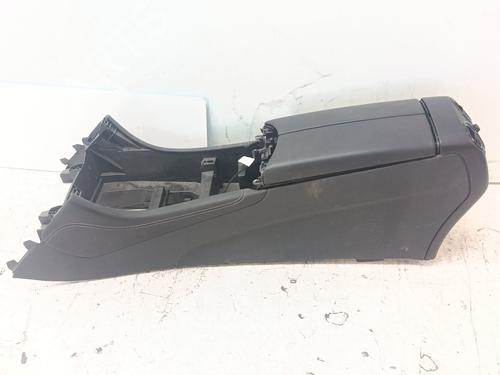 Used Armrest / Center console Armrest / Center console 38061552 38061552