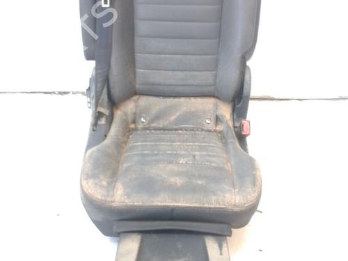 rear-seat-ford-tourneo-custom-v362-bus-f3-2012-25851152 main image